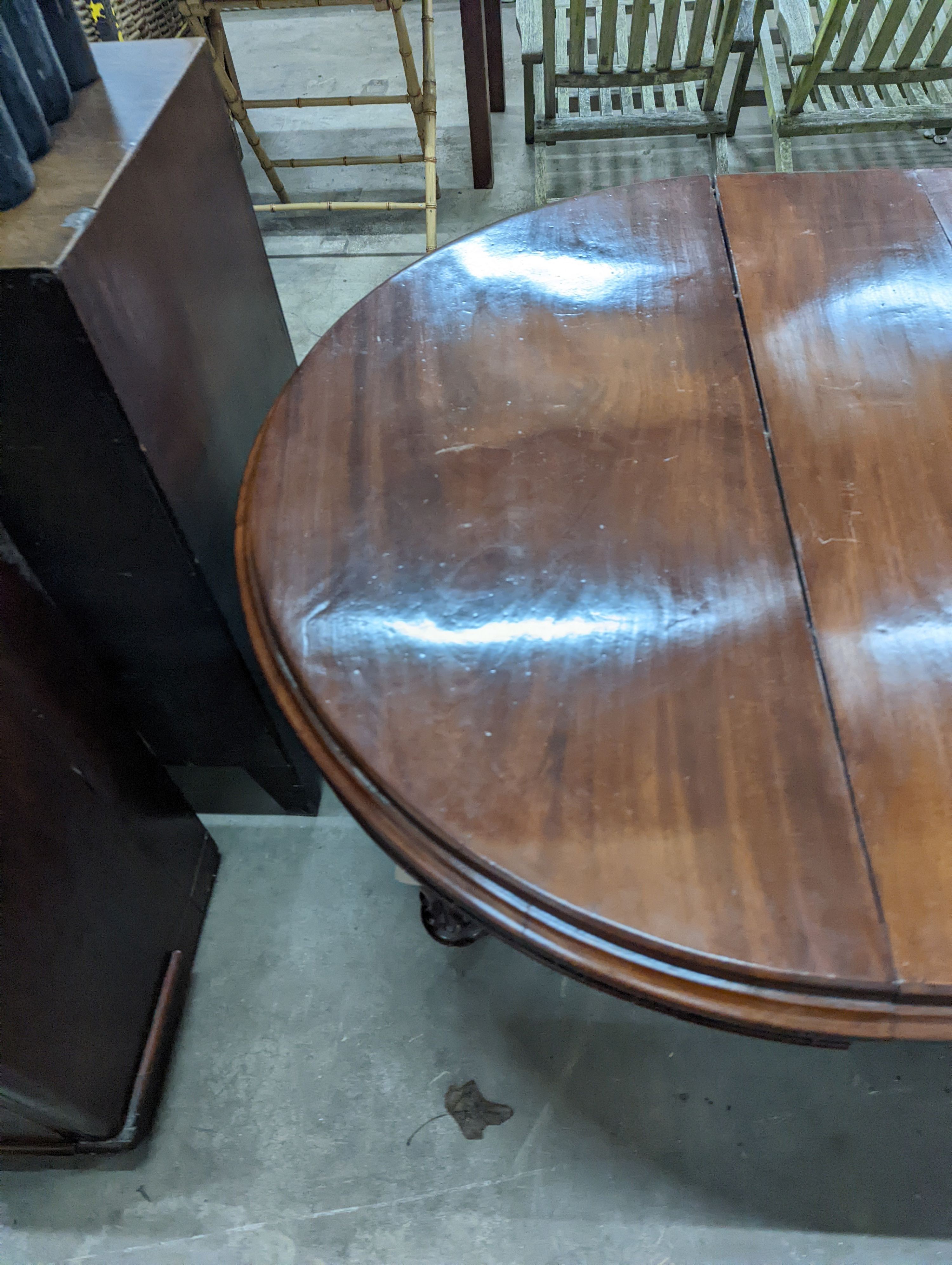 A Victorian mahogany extending dining table, length 170cm extended (two spare leaves), width 119cm, height 71cm